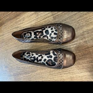Ladies size 7 be wild slip ons